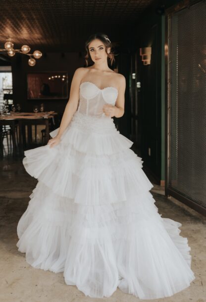 VL1017-4 Vestido largo novia tul capas ampon strapple corset varillas escote corazon con cauda