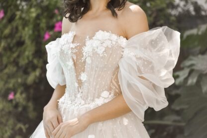 VL201500418-7 Vestido largo novia ampon tul con cauda bordado off shoulder transparencias escote v abertura pierna