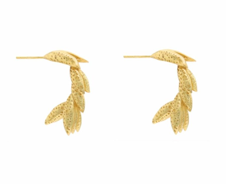 A13787 Arete artesanal de hojas curvas de laton bañado en oro