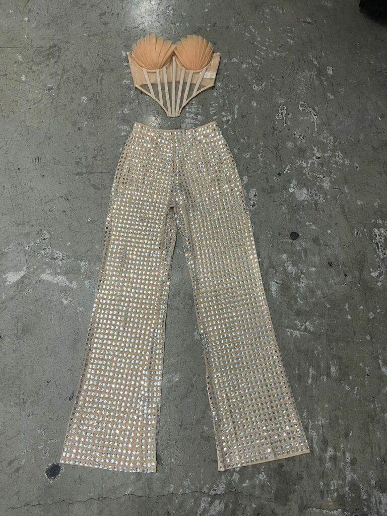 RC9575-1 Conjunto de pantalon con brillantes top drapeado transparencia varillas