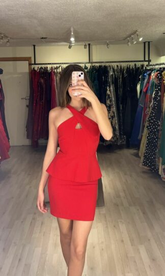 Vestido corto peplum