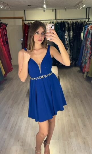 Vestido corto circular con cintillo pedreria y escote V