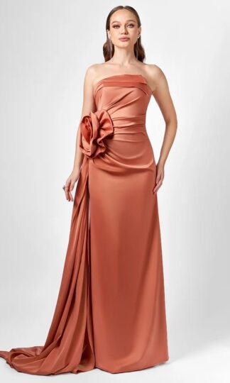 Satin strapless drapeado detalle flor