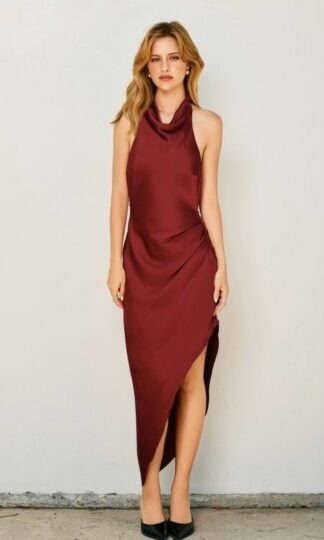 Midi asimétrico drapeado costado halter satin