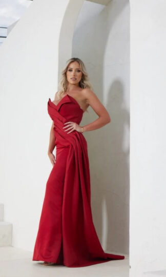 Sirena strapless copa en pico drapeado