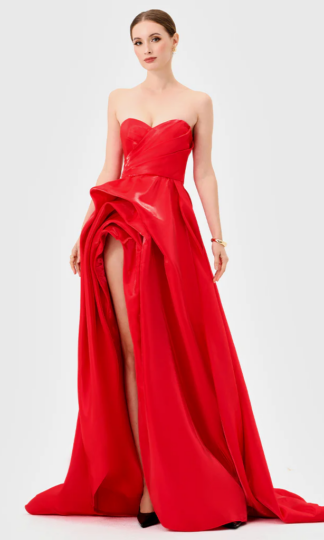 Strapless escote corazón organza pierna abierta