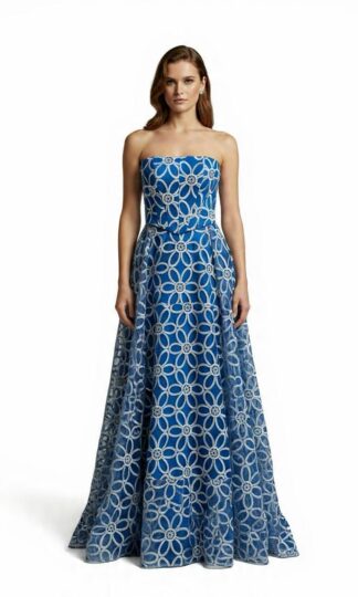 Vestido largo strapless con bordado floral y falda amplia