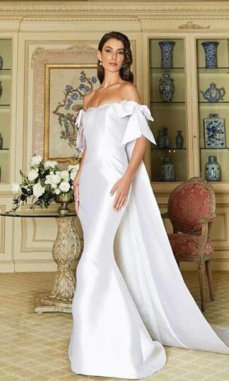 Tafeta con lycra off shoulder detalle moños con capa desmontable